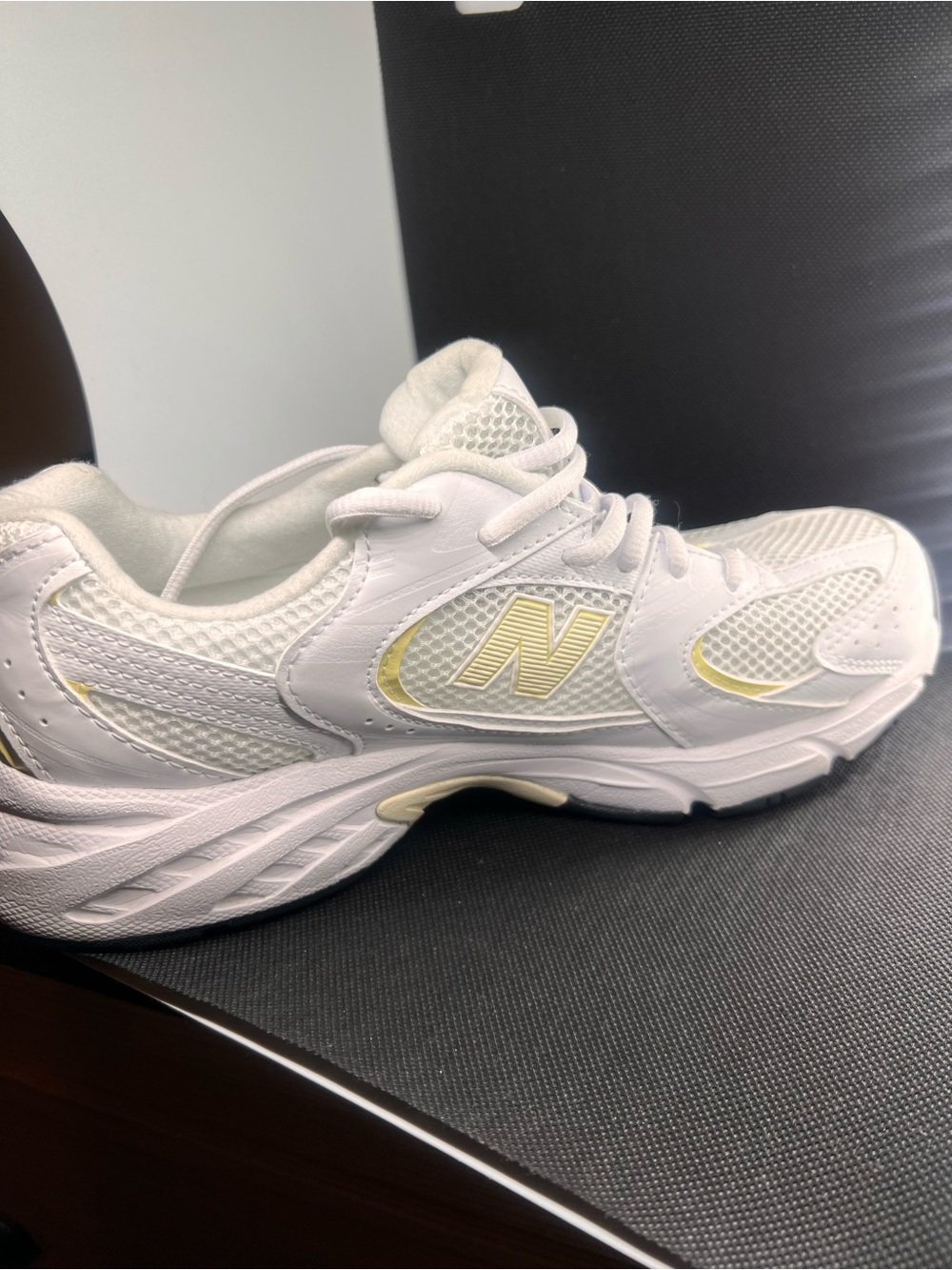 New Balance 530 White and Yellow Sneakers like new